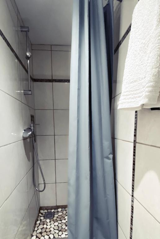 Koupelna v ubytování Studio 2/4 personnes avec vue mer & piscine - Résidence Marinotel
