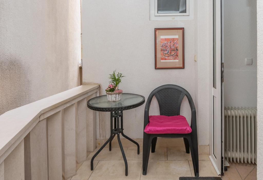 Apartments by the sea Makarska - 21425
