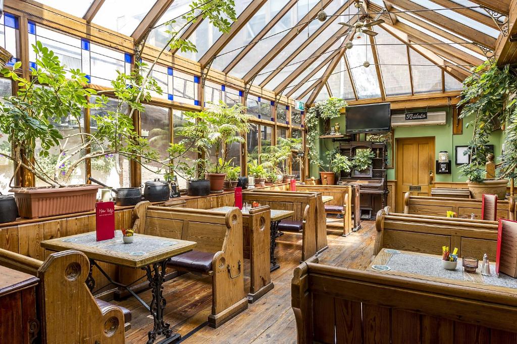 Uppercross House Hotel - Resim 4