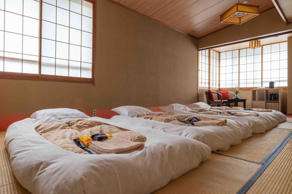Postel nebo postele na pokoji v ubytování Nozawa View Hotel Shimataya
