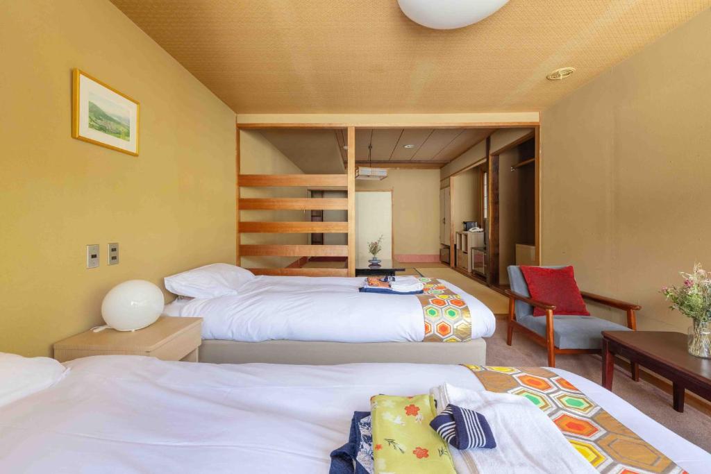 Postel nebo postele na pokoji v ubytování Nozawa View Hotel Shimataya
