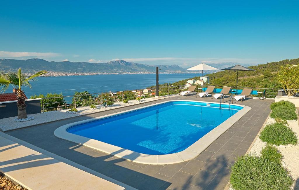 Beautiful Home In Mastrinka