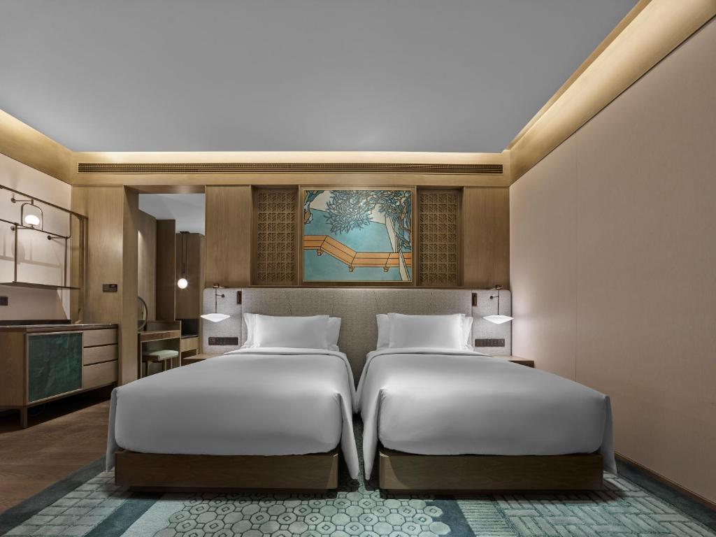 Postel nebo postele na pokoji v ubytování Banyan Tree Suzhou Shishan
