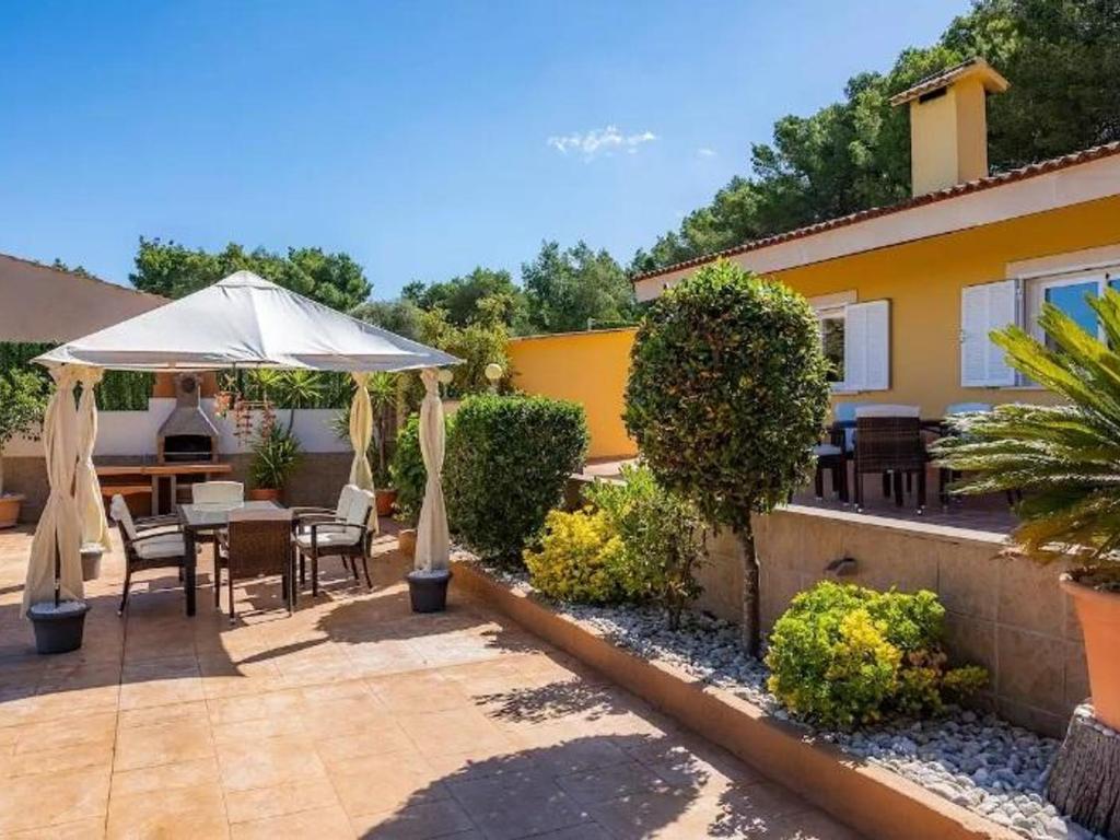 Zdjęcie z galerii obiektu Chalet méditerranéen avec piscine, jardin et Wi-Fi près de la plage à Santa Margalida - ES-266-3 w mieście Santa Margalida
