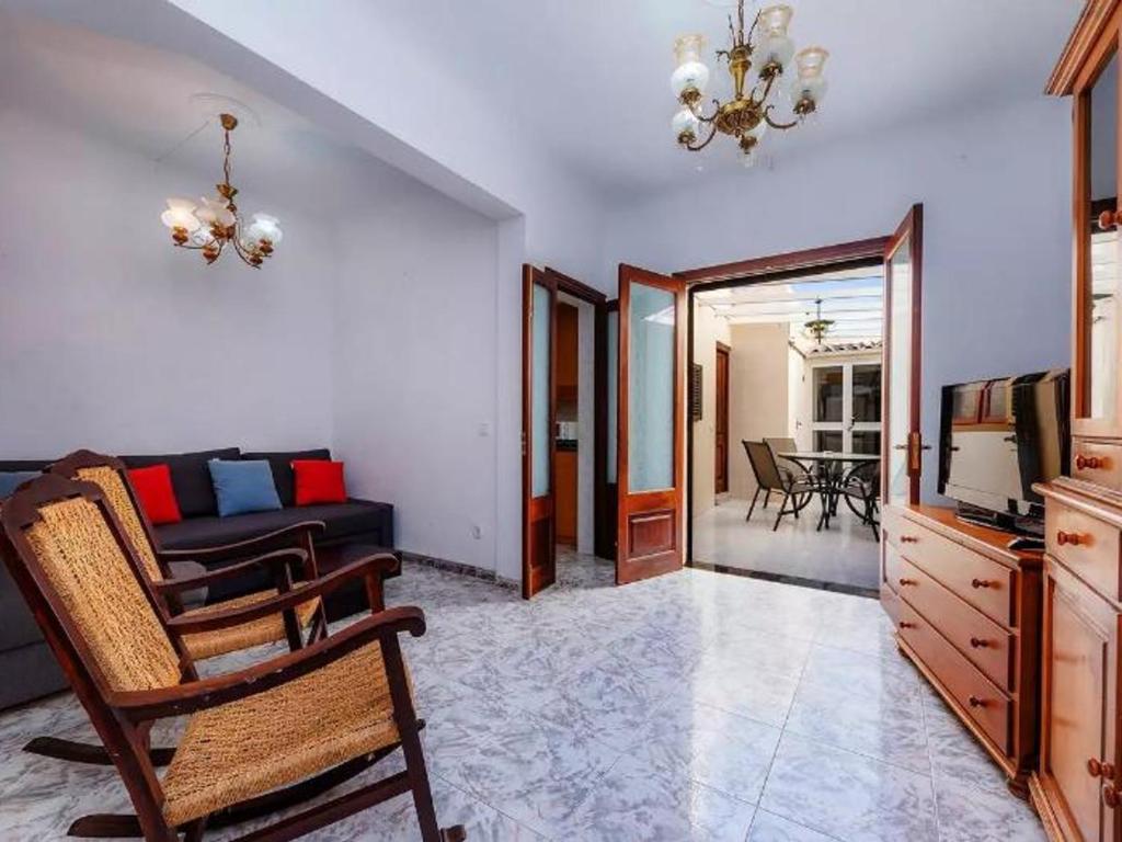 Fotografie z fotogalerie ubytování Maison de vacances à 3 min de la plage avec Wi-Fi, patio et équipements pour enfants - ES-266-1 v destinaci Santa Margalida