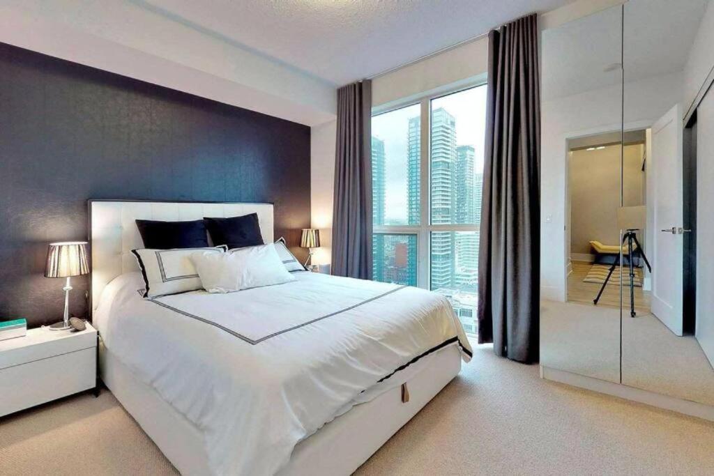 Luxury 2 & 3 Bedroom Downtown, Toronto (updated prices 2024)