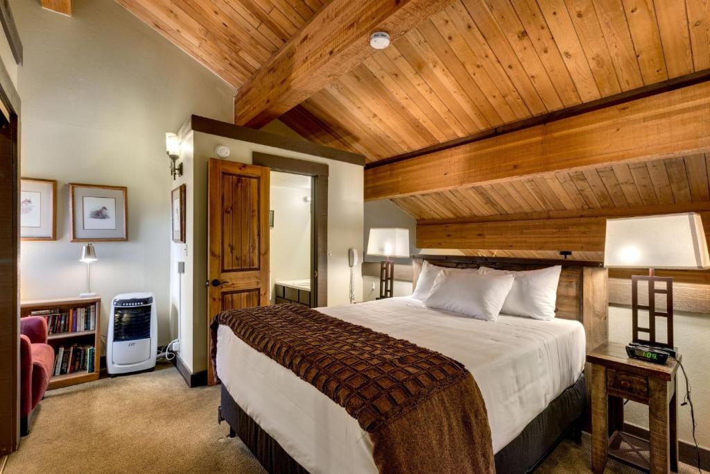 Postel nebo postele na pokoji v ubytování Northstar California Resort