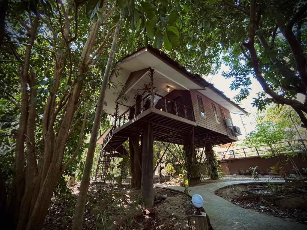 Khao Sok Paradise Resort - Deluxe Bungalow