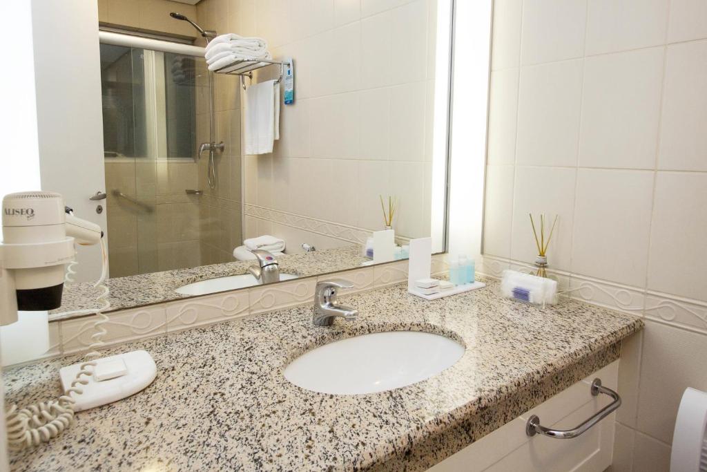  Bristol International Airport Hotel