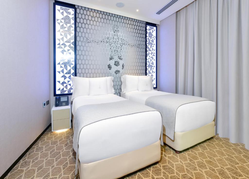 Uma área de estar em The Torch Doha