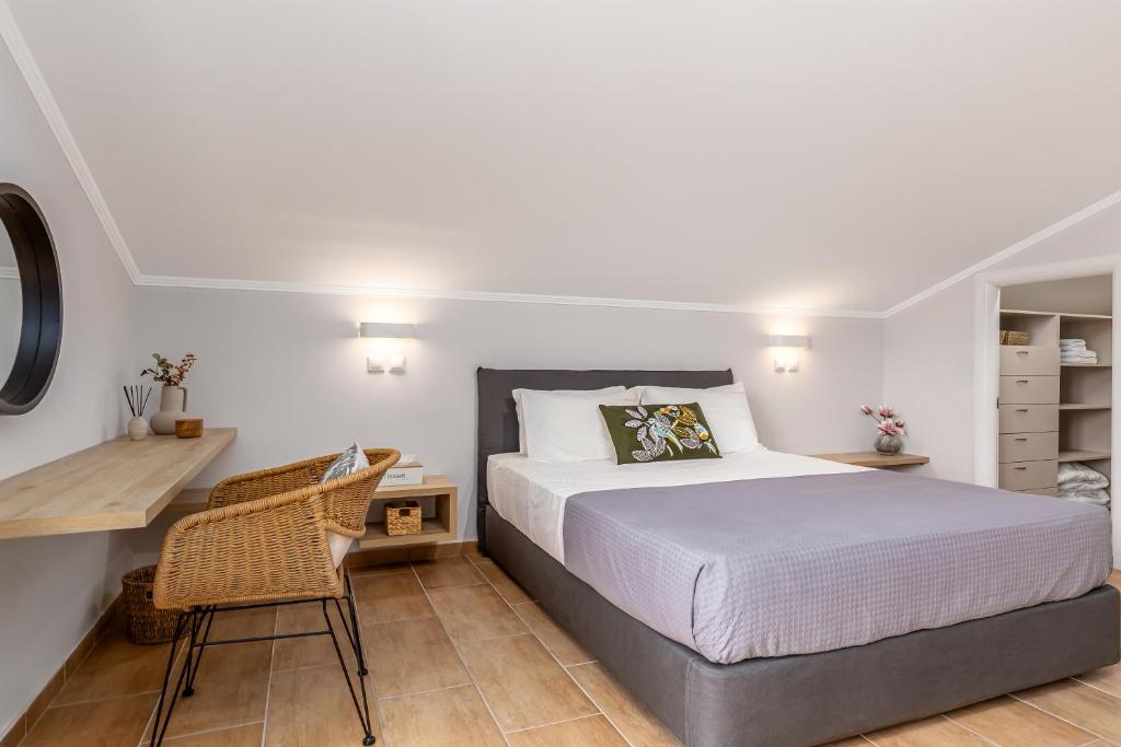 A bed or beds in a room at Lola's House
