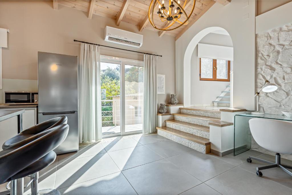 A kitchen or kitchenette at Lola's House