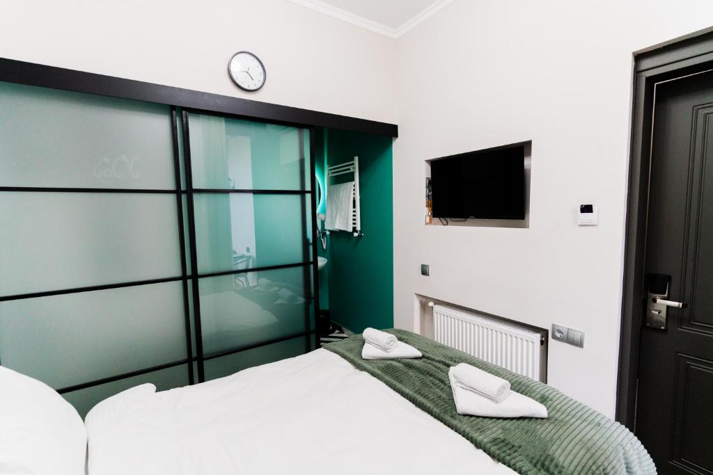 Postel nebo postele na pokoji v ubytování Trinity Hotel