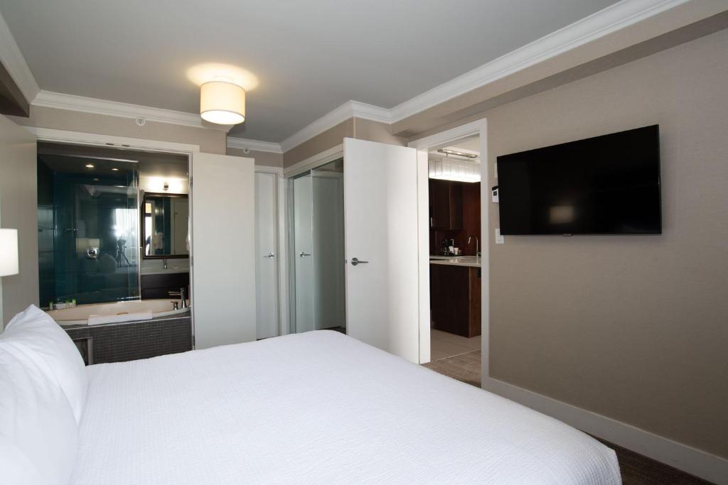 Sandman Hotel & Suites Calgary South - Resim 45