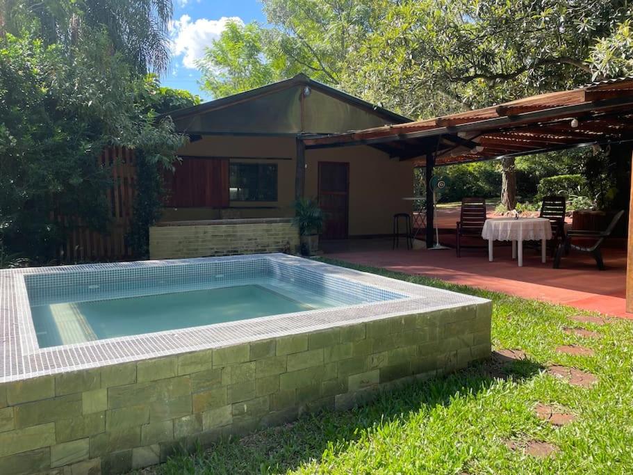 a swimming pool in the yard of a house at Anita Haus Casa de fin de semana in Garupá