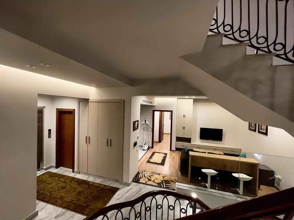 TV a/nebo společenská místnost v ubytování فيلا فندقية بالشيخ زايد - Zayed Suites B