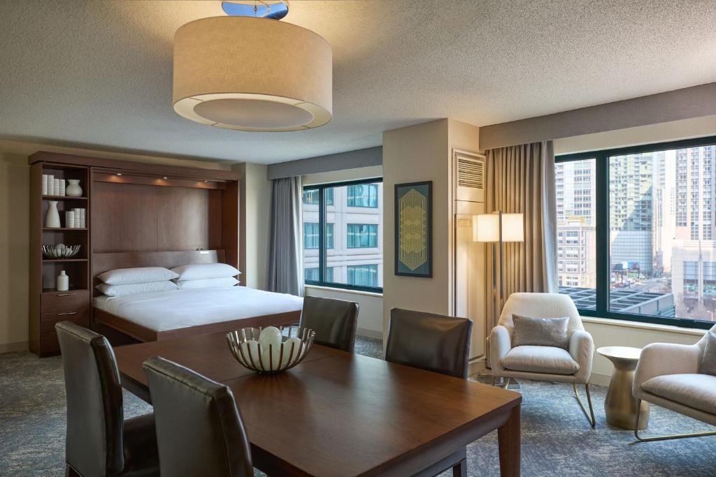 Sheraton Grand Chicago Riverwalk - 