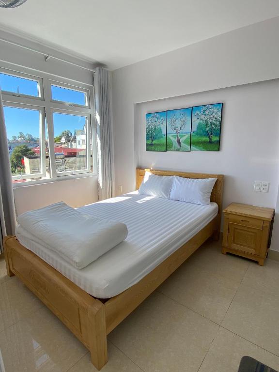 Postel nebo postele na pokoji v ubytování Daisy Dalat House