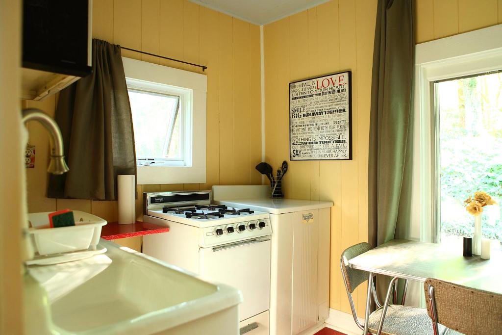 The Pines Cottages - コテージ8