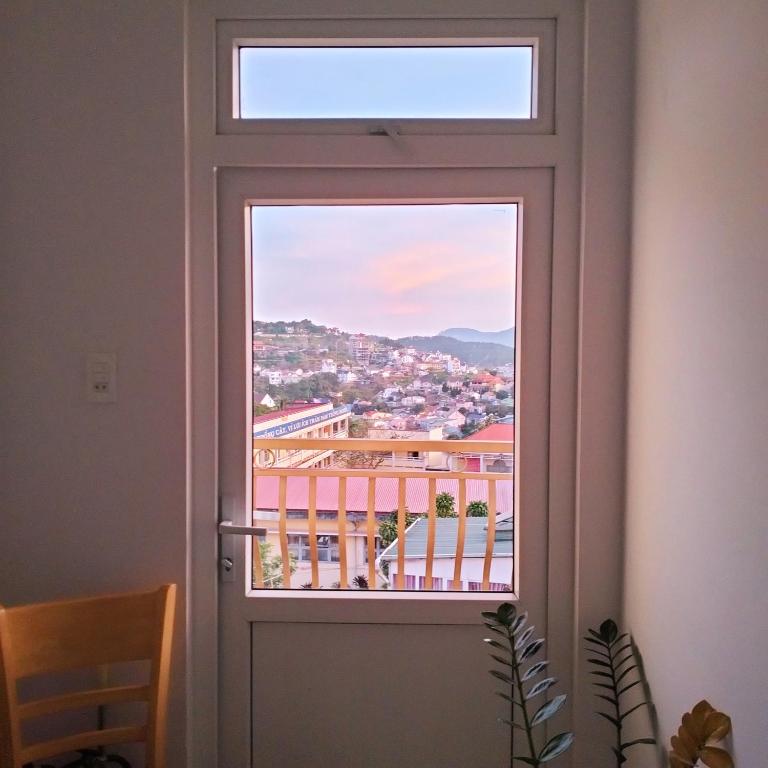 Balkón nebo terasa v ubytování Daisy Dalat House