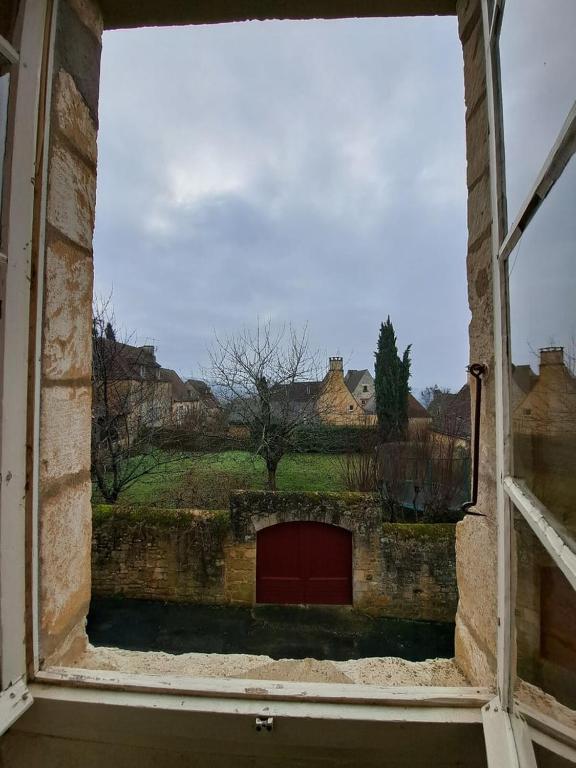 an open window with a view of a field at Maison Domme Dordogne in Domme