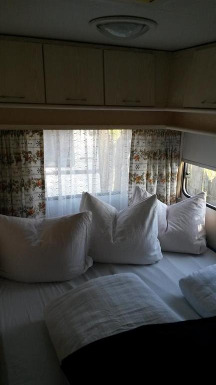 Postel nebo postele na pokoji v ubytování Caravans Magda