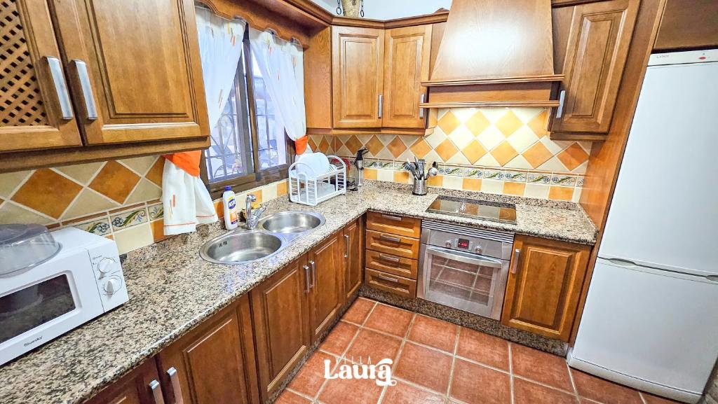 Kuchyň nebo kuchyňský kout v ubytování Villa Laura