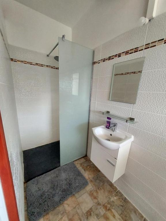 Bathroom sa Studio paisible en campagne