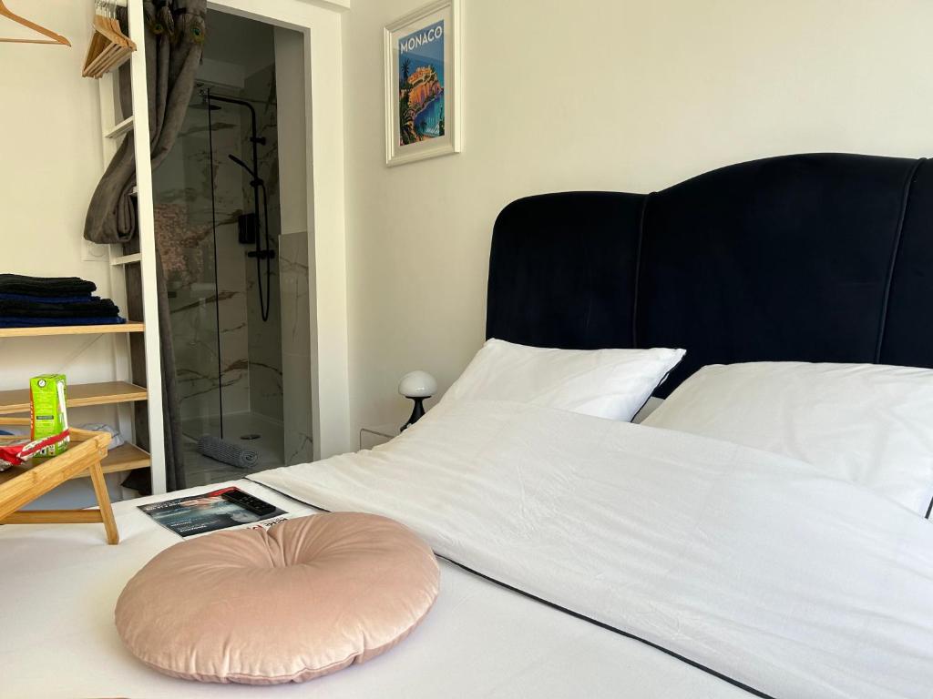 Posteľ alebo postele v izbe v ubytovaní Monaco Cap d’ail Studio & jardin