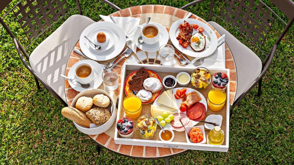 Jedlo v ubytovaní bed & breakfast alebo blízkom okolí