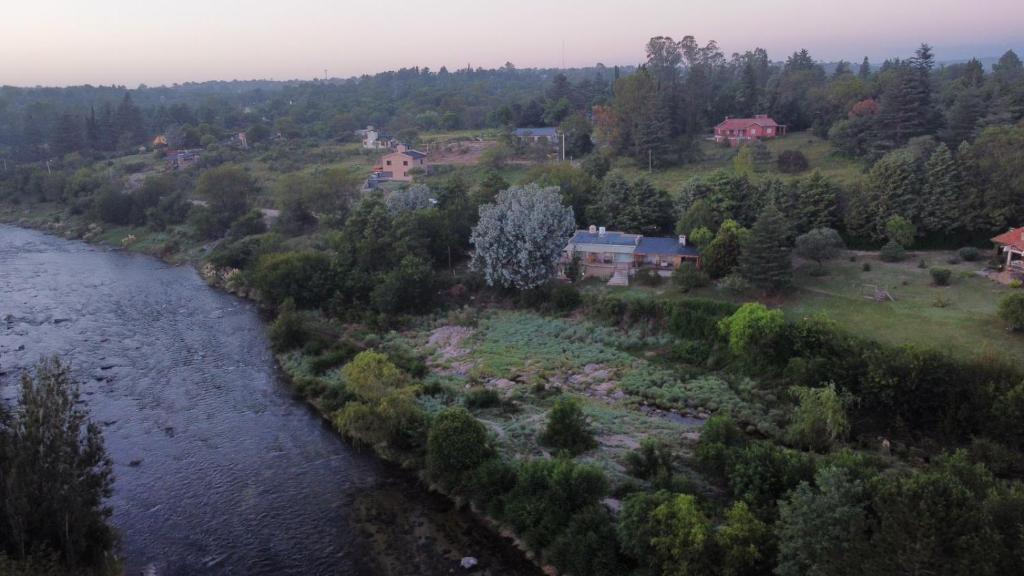 an aerial view of a river with houses and trees at Oasis Frente al Rio in Santa Rosa de Calamuchita