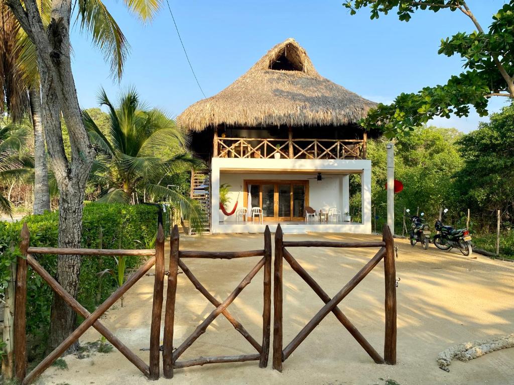 Το κτήριο όπου στεγάζεται  η παραθεριστική κατοικία