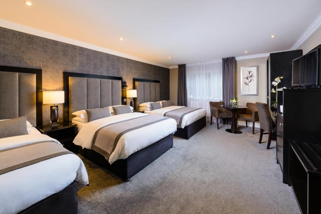 Katil atau katil-katil dalam bilik di Killarney Oaks Hotel