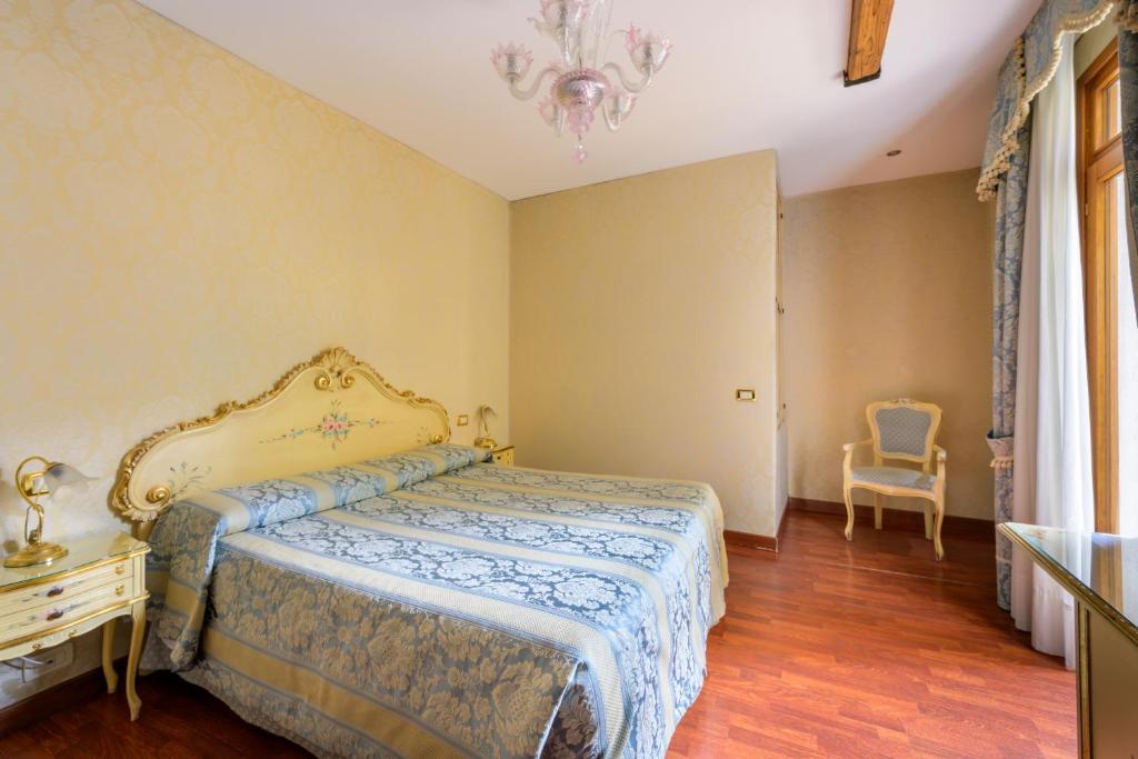 Un ou plusieurs lits dans un hébergement de l'établissement Locanda Al Leon