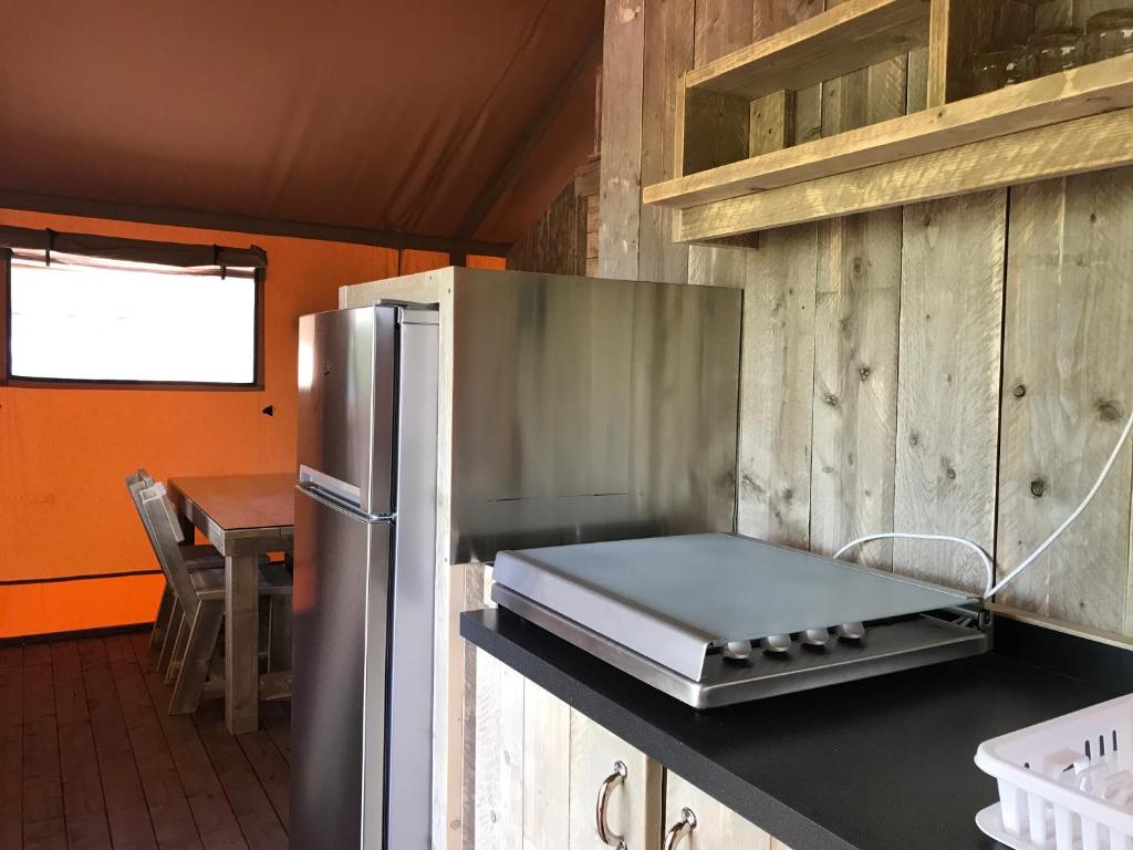 Kuchyňa alebo kuchynka v ubytovaní Bungalows - Càmping El Solsonès