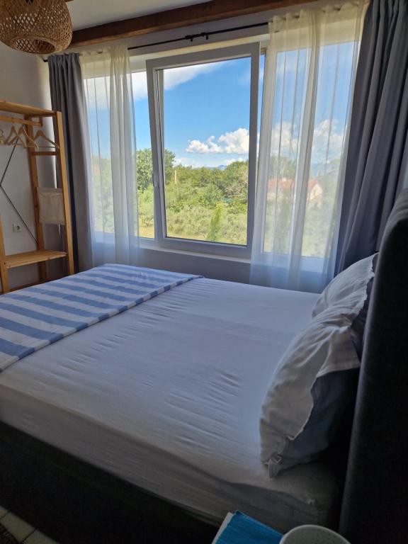 Łóżko lub łóżka w pokoju w obiekcie Apartment Buric
