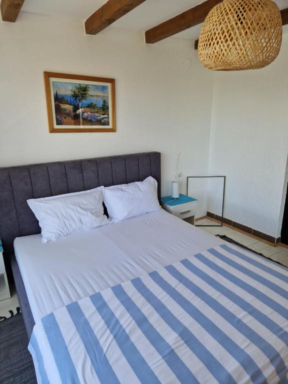 Łóżko lub łóżka w pokoju w obiekcie Apartment Buric