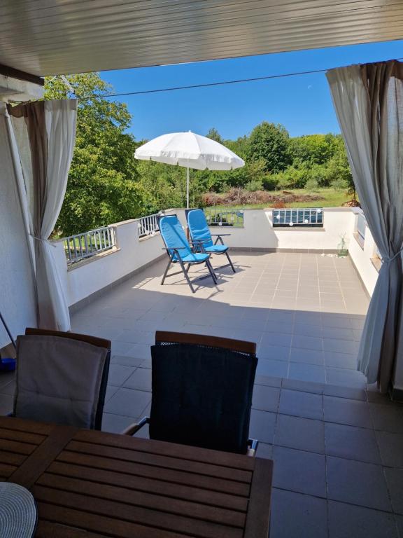 Balkon lub taras w obiekcie Apartment Buric