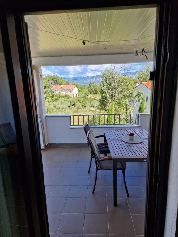 Balkon lub taras w obiekcie Apartment Buric