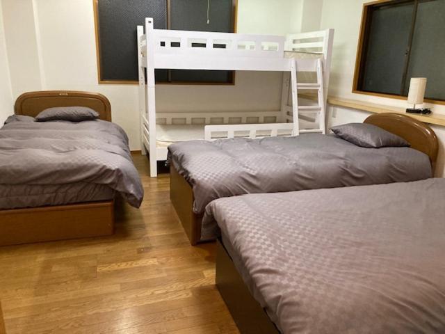 Postel nebo postele na pokoji v ubytování Sky Tree INN Ⅱ（晴樹宿Ⅱ）