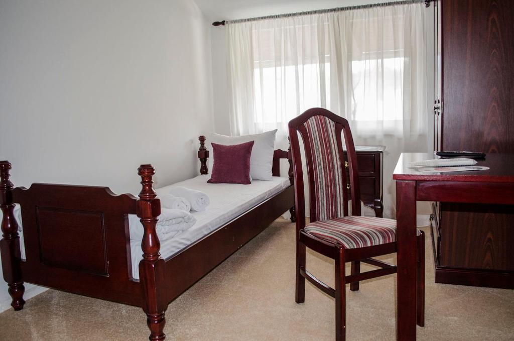 Demi Old Town - Garage Parking - Triple Room With Private External Bathroom