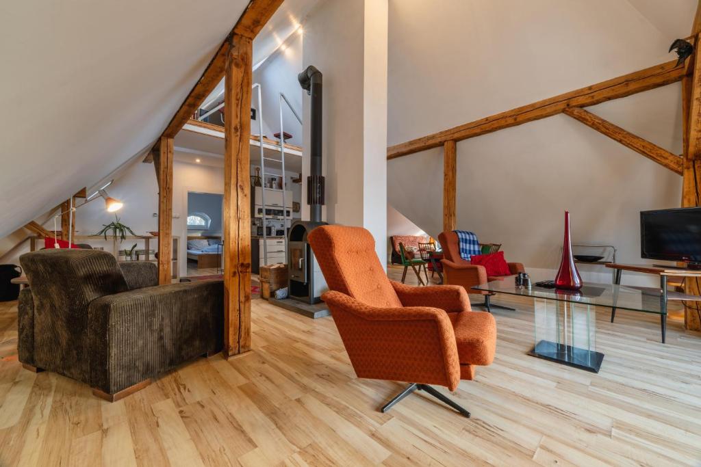 Televízia a/alebo spoločenská miestnosť v ubytovaní SkyView Apartment Mountain views