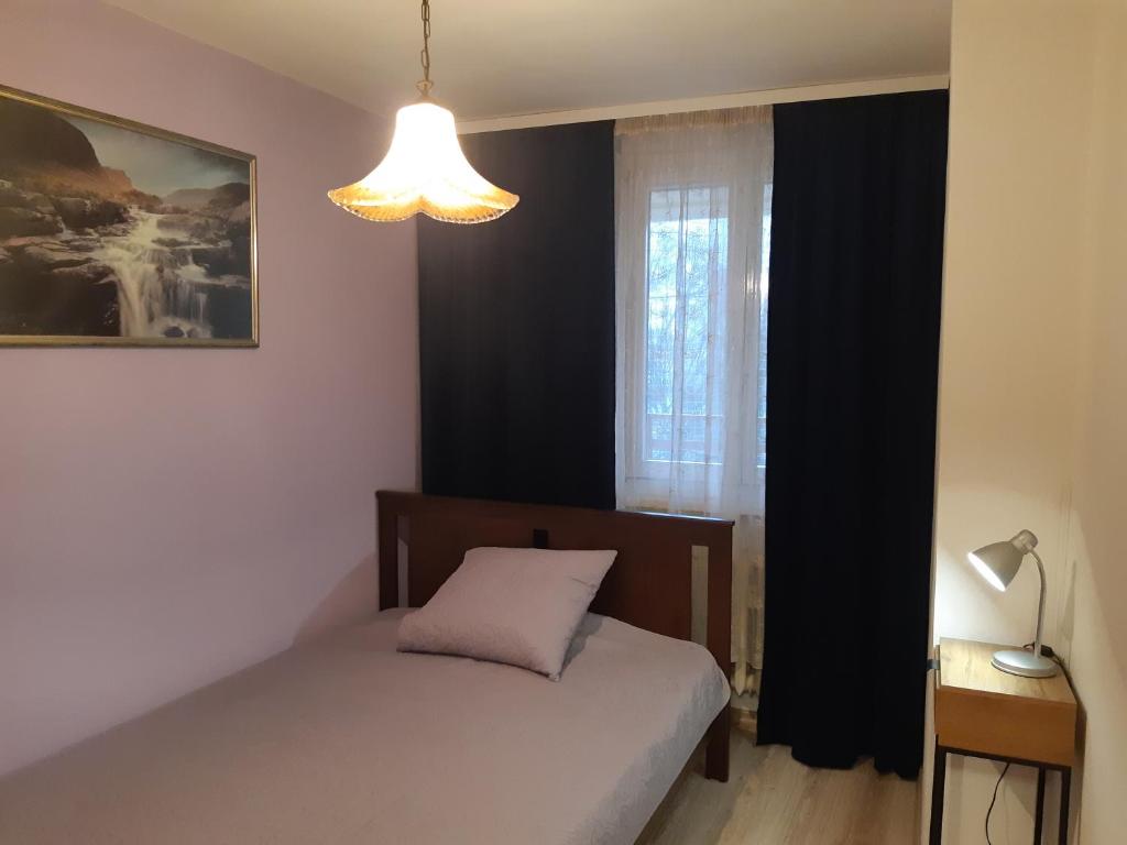 Säng eller sängar i ett rum på Apartament Katowice Spodek