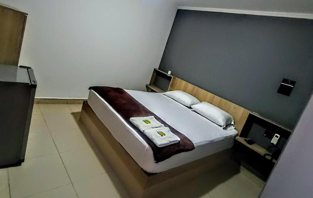 Postel nebo postele na pokoji v ubytování Hotel Ruiseñor Itagui