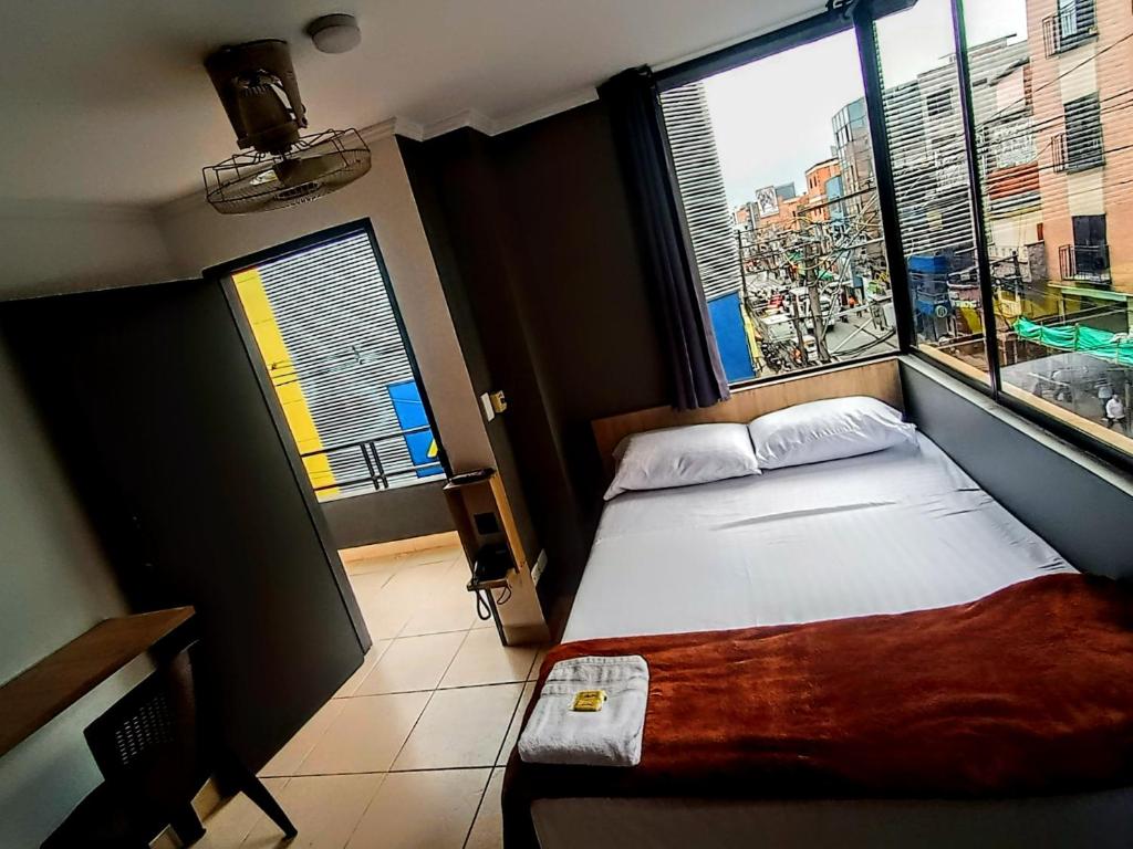 Postel nebo postele na pokoji v ubytování Hotel Ruiseñor Itagui