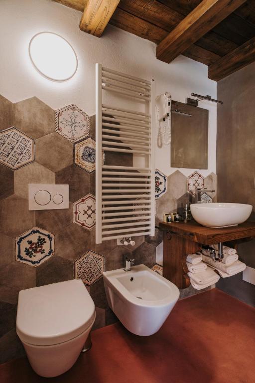 Kúpeľňa v ubytovaní Au coeur du village Chambres d'hôtes & SPA