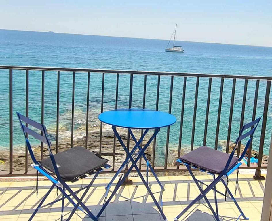 Studio pied dans l’eau CAP CORSE ERBALUNGA - Housity