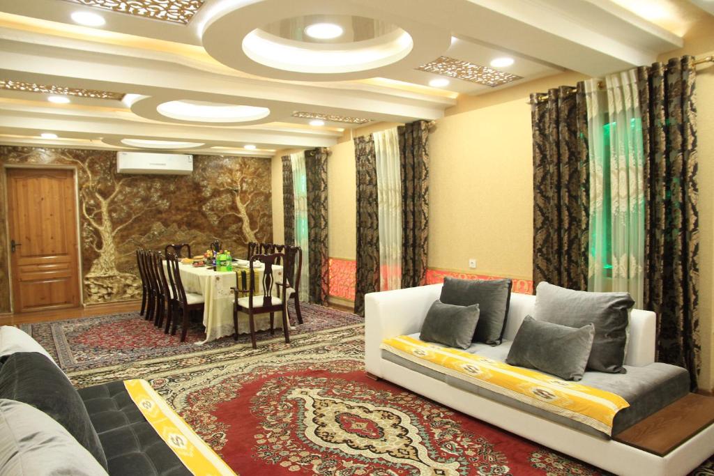 Posezení v ubytování Yellow Hostel Dushanbe