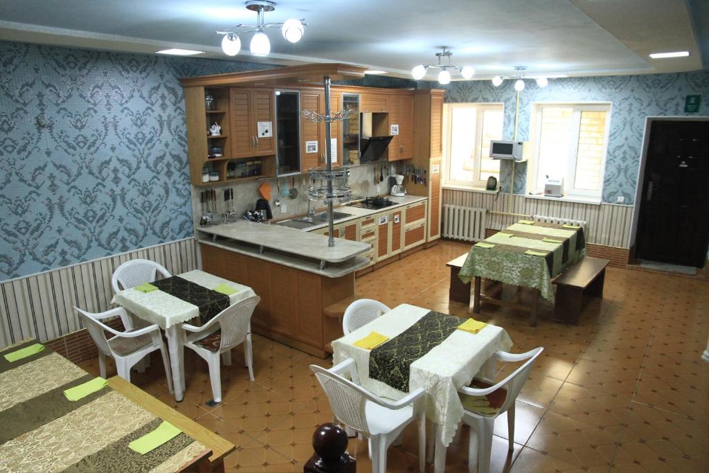 Kuchyň nebo kuchyňský kout v ubytování Yellow Hostel Dushanbe
