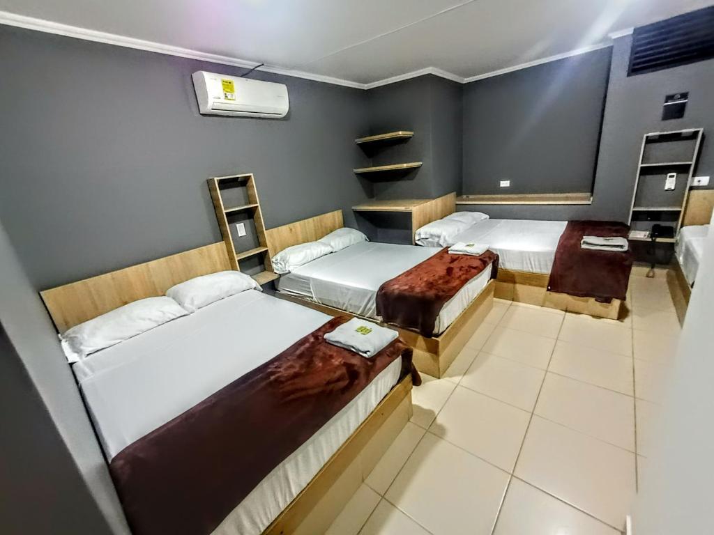 Postel nebo postele na pokoji v ubytování Hotel Ruiseñor Itagui